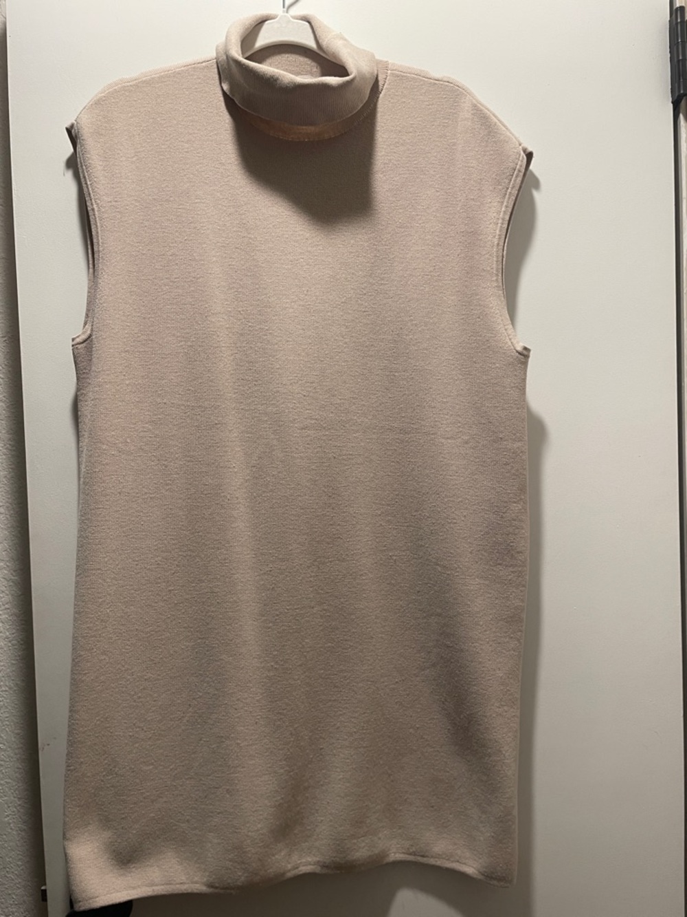 Chic Sleeveless Beige Knit Sleeveless Tunic with Turtleneck